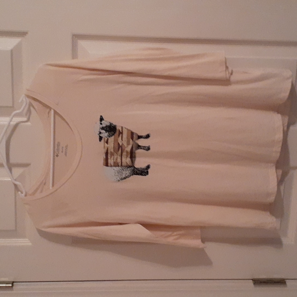 Women's Columbia blouse, three quarter length sleeves, size XL. 100% cotton.